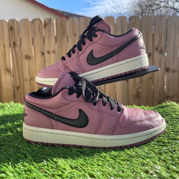 Jordan 1 SE Low Light Mulberry‎ Women’s size 6 - Picture 1 of 6